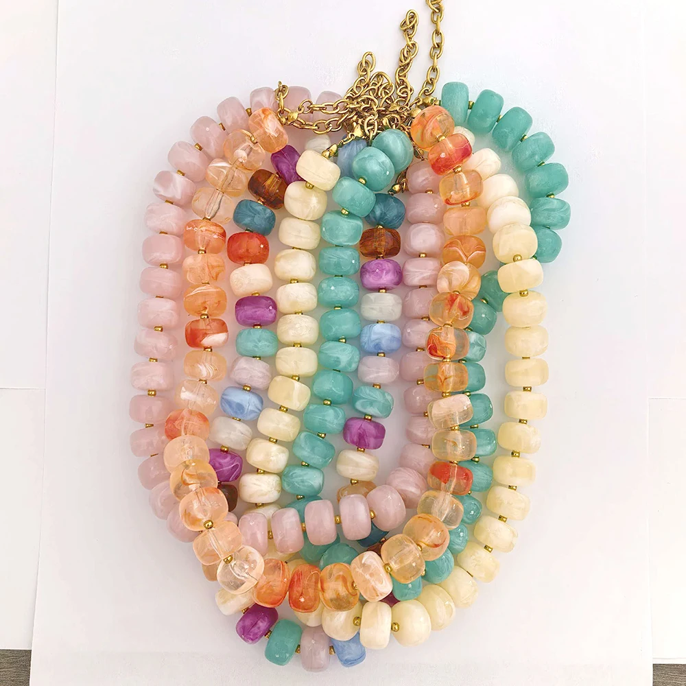 Runde Harz-Halskette für Damen, Goldfarben PVD-Beschichtung, Fassförmige Perlen, Große Edelstahl-Perlen, Wasserfest, DIY Handgefertigt, Statement-Schmuck in Blau und Beige – Detail 1