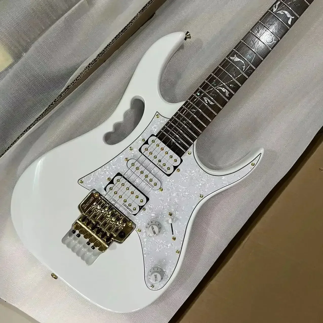 

OME 7V Electric Guitar, Golden Hardware, Floyd Rose Tremolo Bridge, White Pearl Pickguard, 6 Strings гитара, Free Ship violão