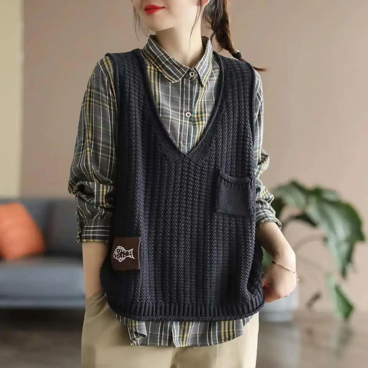 Vintage Label V-neck Knitted Vest for Women\'s Spring and Autumn 2023 New Korean Version Oversized Casual Pullover Vest