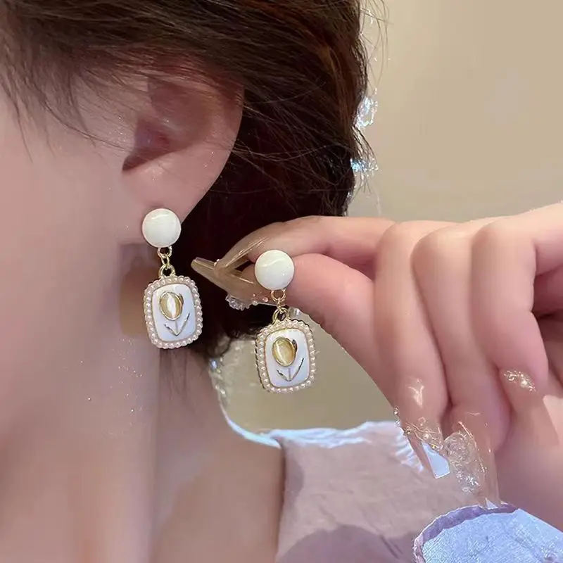 Korean New Exquisite Tulip Flower Drop Earrings Fashion Temperament Versatile Simple Earrings White Opal Elegant Women Jewelry