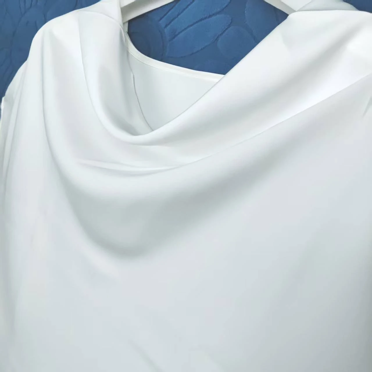 夏シックな女性の Tシャツスイングカラールーズブラウスアイスシルクサテン半袖ベーシックトップス Y2k Tシャツ白 Tシャツ女性のための