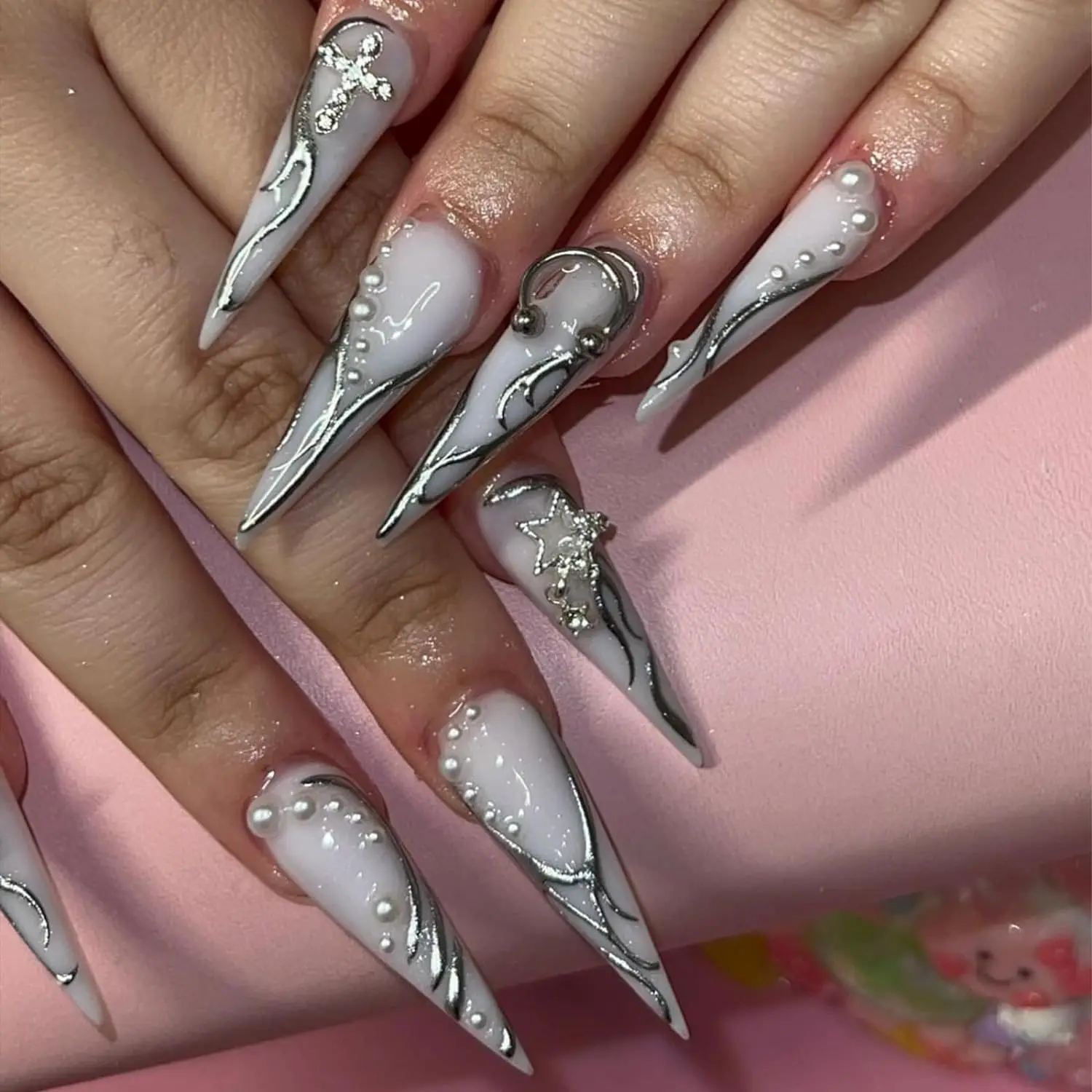 70 SZT. Ozdób do paznokci w kształcie gwiazd, srebrne gwiazdy, planety, krzyże, ozdoby do paznokci ze stopu, kamienie do paznokci, klejnoty do paznokci 2030