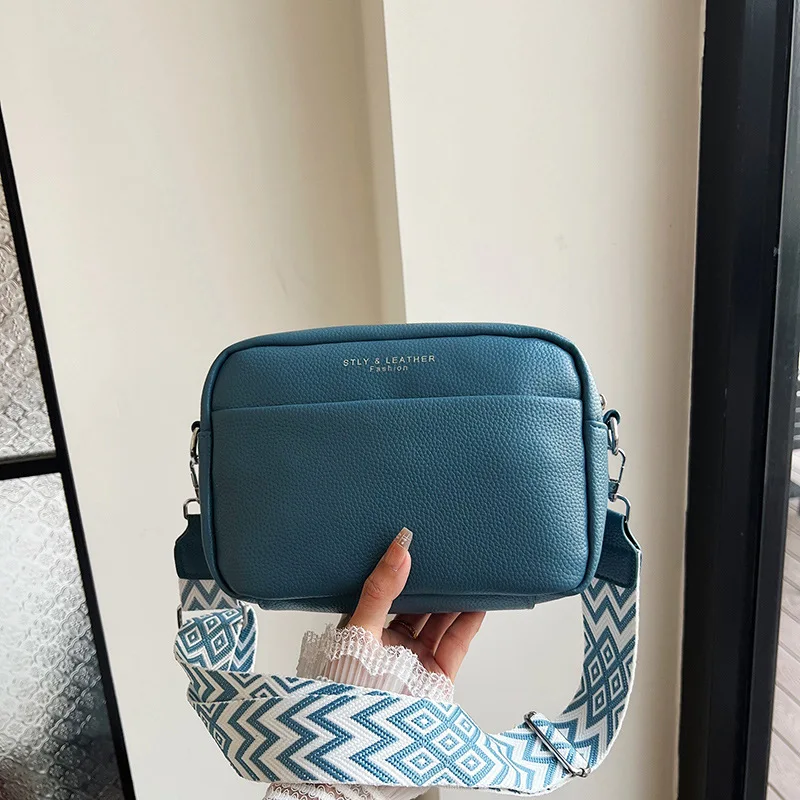 

New women's bag with wide shoulder straps, fashionable and simple casual single shoulder crossbody bag, small square bag