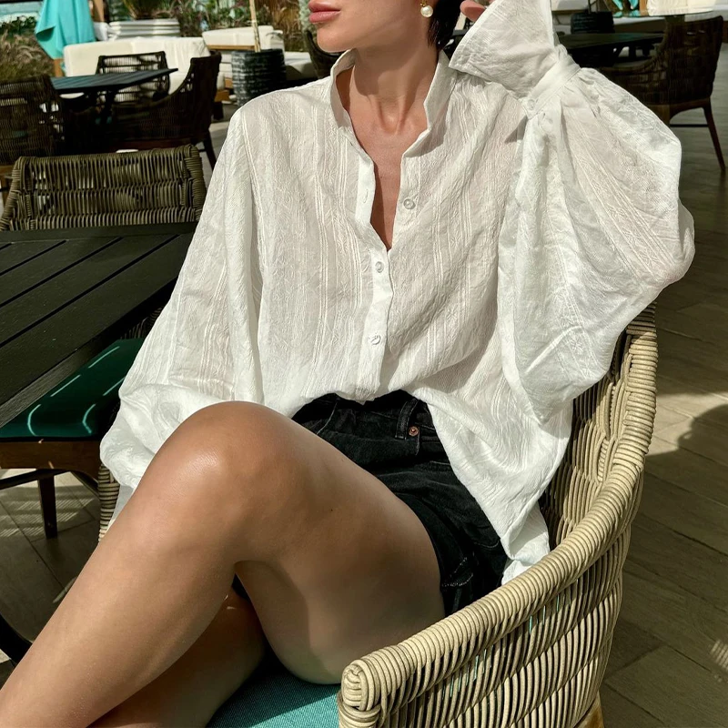 BKLD Elegancka bluzka damska w jednolitym kolorze, zapinana na guziki, z rozszerzanymi rękawami, luźny krój, modna koszula w stylu vintage, damska odzież, topy, kolekcja 2025