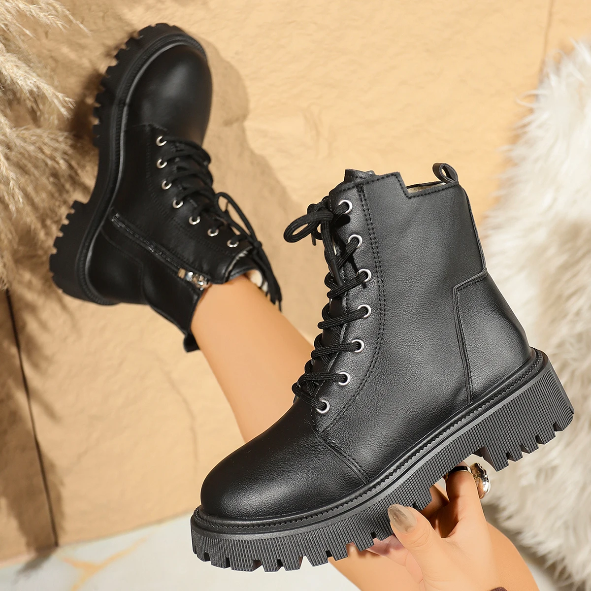 Winter Casual Short Plush Ankle Boots Fashion Zip Lace Up Platform Combat Boots Trend Comfy Low Heels Shoes Zapatos De Mujer
