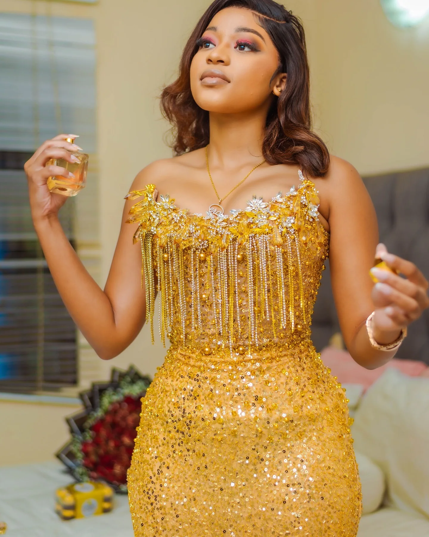 ゴールドマーメイド 2025 プロムドレス ストラップレス クリスタル タッセル 取り外し可能なトレーン イブニング フォーマル パーティー 誕生日ドレス ZJ2634