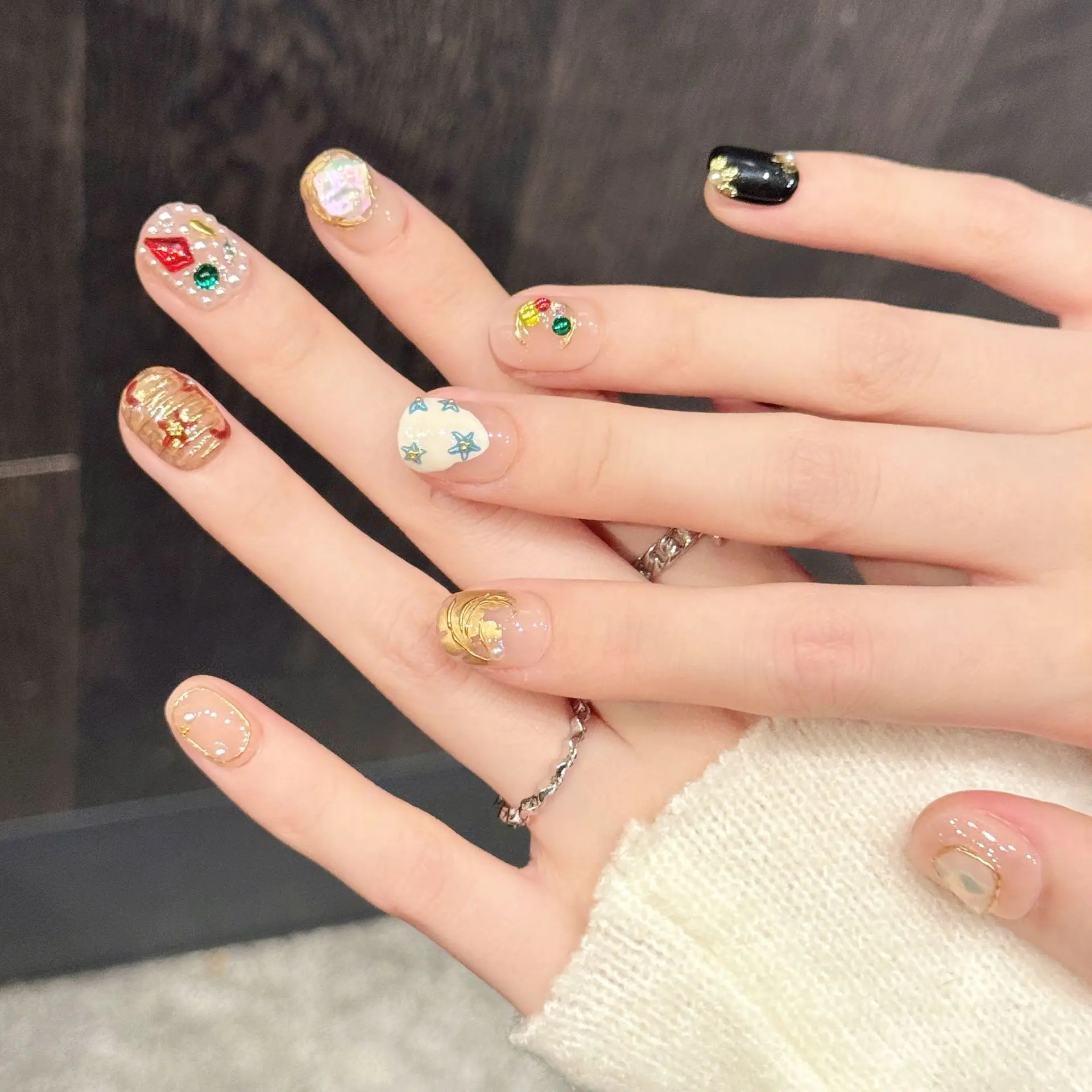 Cute Short Press on Nails Handmade Round Nude Star Design Reusable Fake Nails with Glue Acrylic Nail Art Tip for Girls