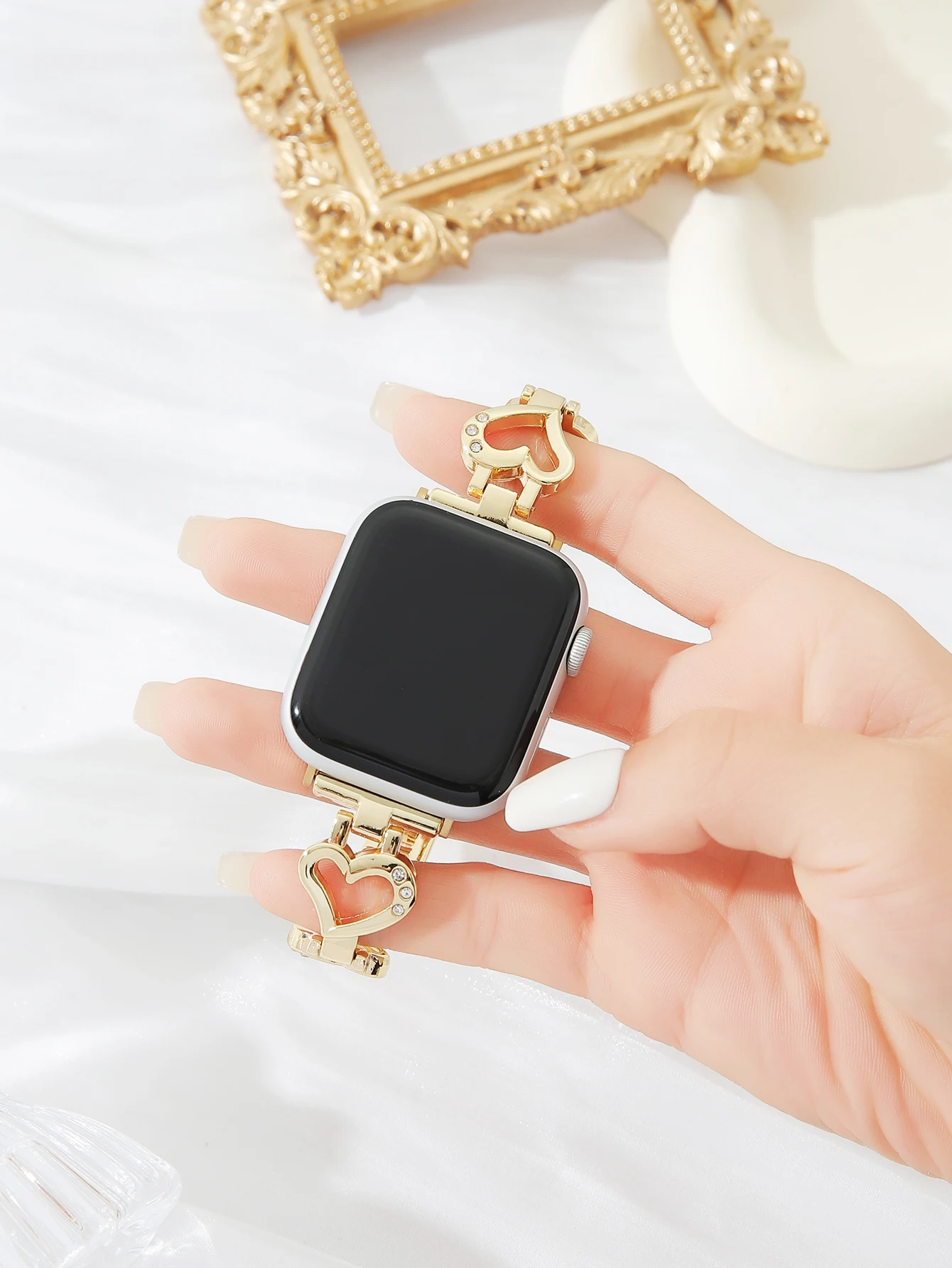 Heart-shaped diamond stainless steel metal bracelet compatible with Apple Watch bands Women's to replace iWatch bands