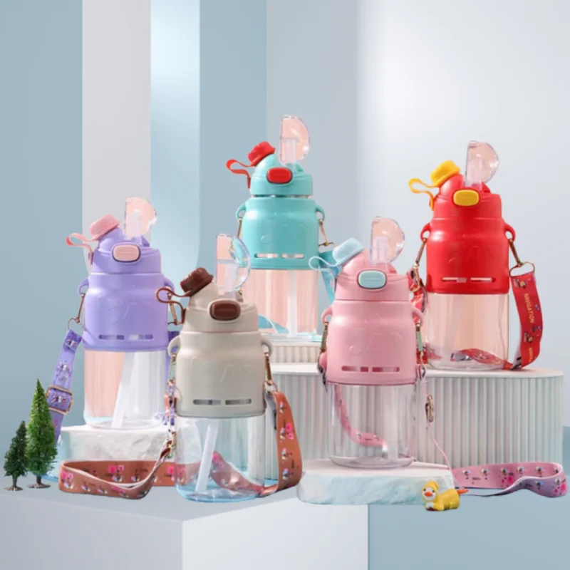 سعة كبيرة 750 مللي كوب بلاستك الأطفال الصيف الرياضة كوب ماء المحمولة حزام الكتف كوب بقشة