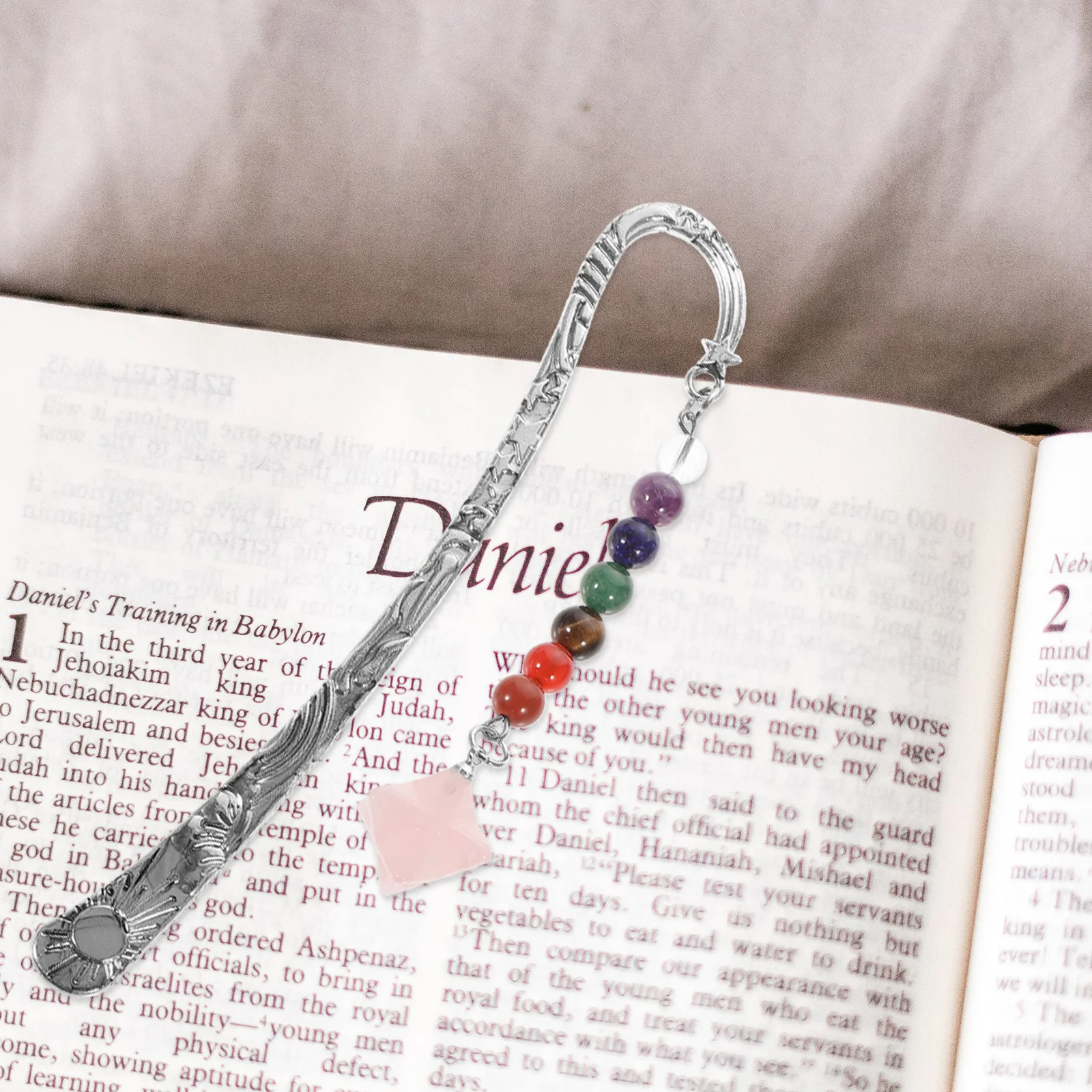 

Metal Bookmark Pink Crystal Vintage Pendant Creative Stone Book Mark for Reader Gift Bookmarks for Women and Students