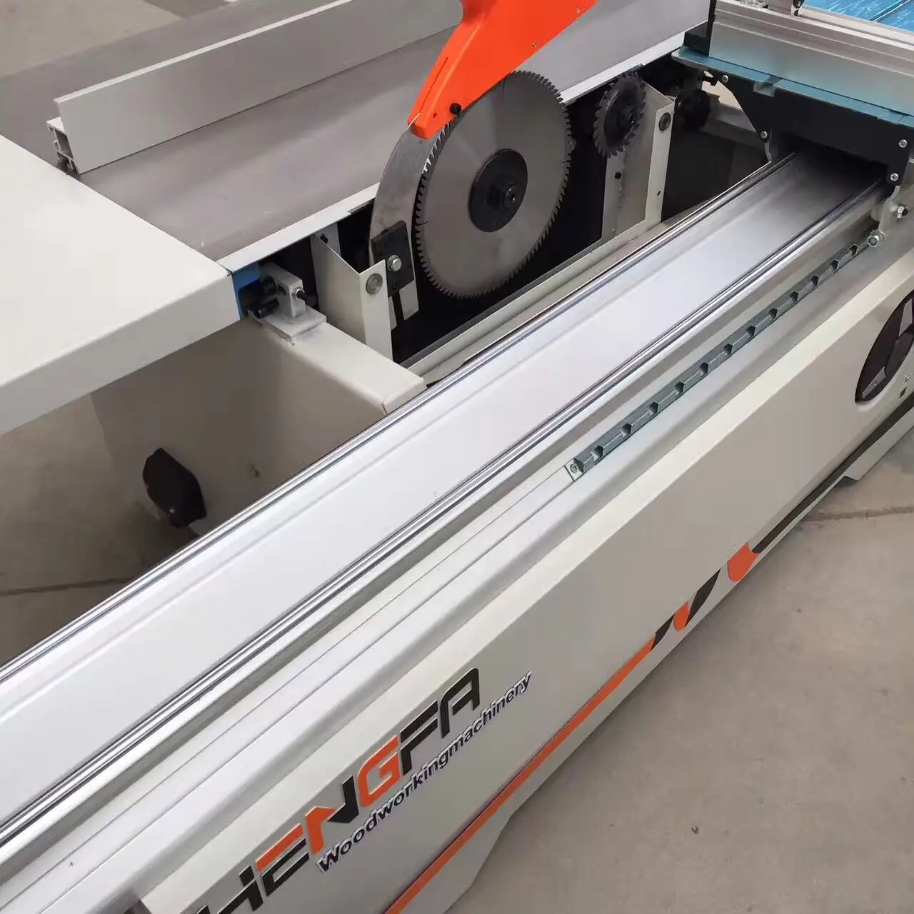 Robotec MJ6132 Woodworking Industrial Precision 3200mm Wood Cutting Sliding Table Panel Saw