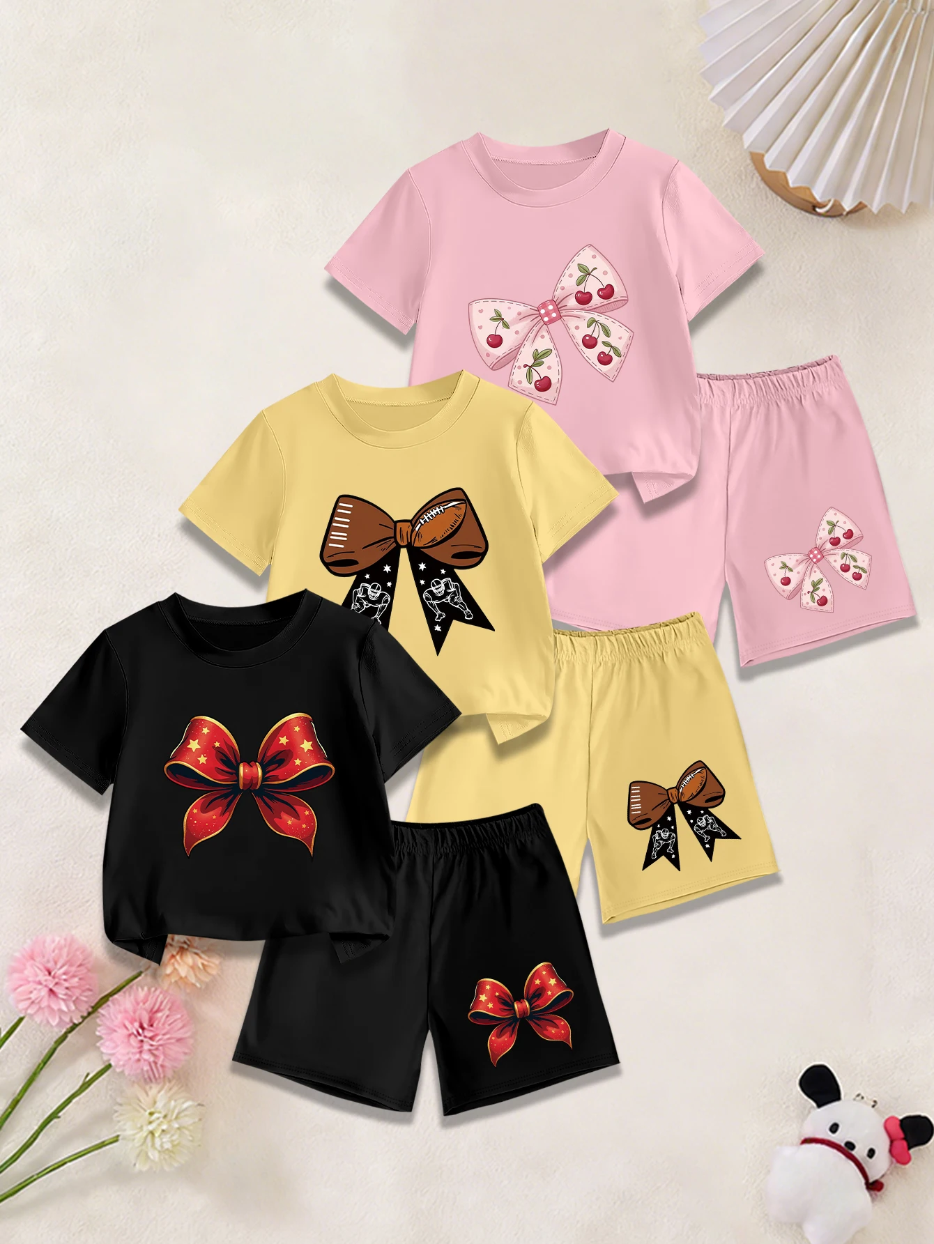

6 предметов в комплекте: летний комплект из футболки и шорт для девочек, с мультяшным принтом в виде бантиков.