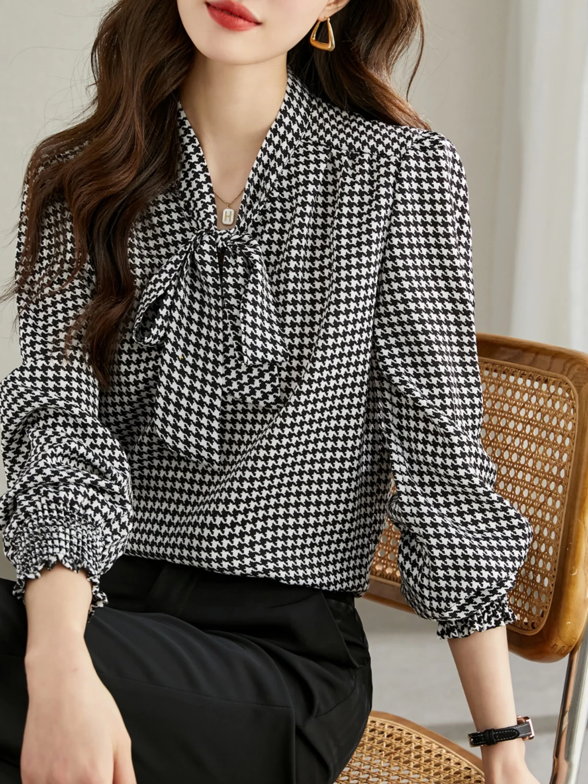 Plaid Long Sleeve Women's Shirt Spring Autumn Beautiful Fashion Design Sense Ribbon Tie Chiffon Blouse Straight Tube Polyeste...