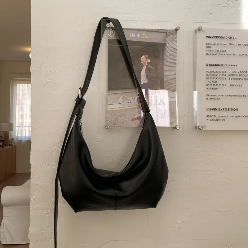 Image of Lässige Umhängetasche mit großem Fassungsvermögen, Pendler-Umhängetasche aus weichem Leder, schwarz, vielseitige koreanische Mini-Umhängetasche im Lazy-Stil für den täglichen Gebrauch