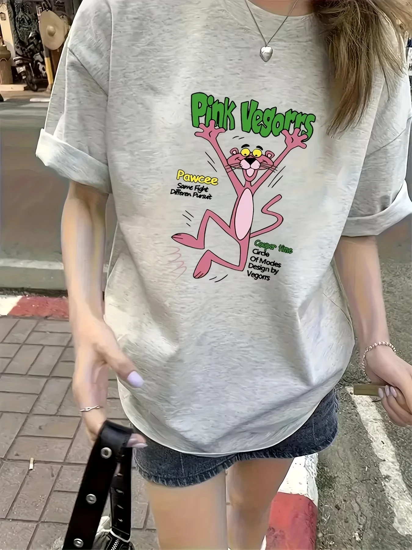 

Новинка лета 2025 года, повседневная свободная футболка с круглым вырезом и рисунком розовой пантеры для женщин, дышащие и удобные топы