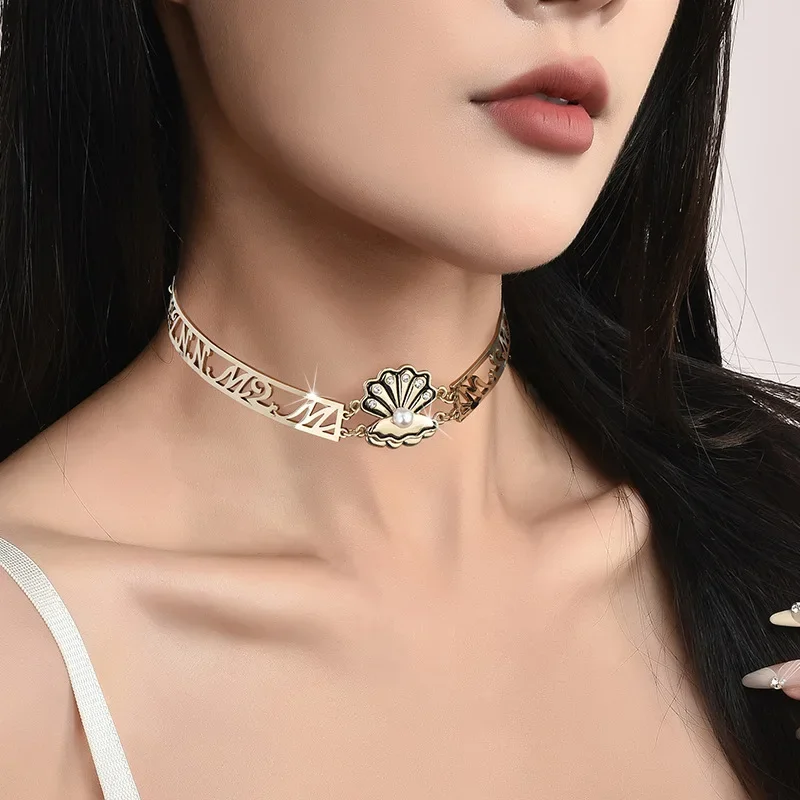 Niche design, simple and light luxury, matte retro totem, metal tie, necklace