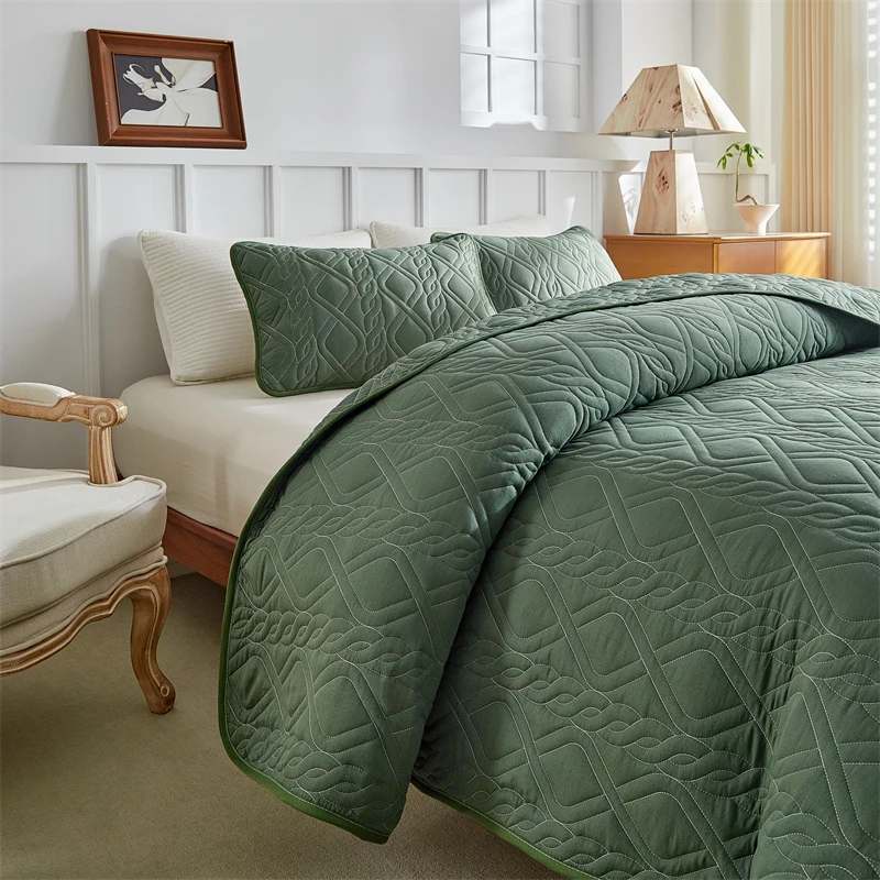 Lightweight Quilt Set with Pillow Shams 5
