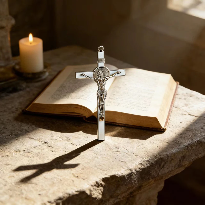 Neu2026 Traditionelles silberfarbenes katholisches St.-Benedikt-Kruzifix mit INRI-Gravur für Kirchenaltar und spirituelle Heimdekoration – Detail 12