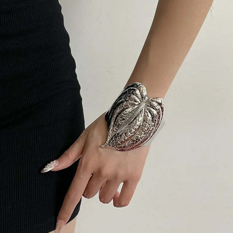 Exaggerated unique large leaf metal earrings bracelet light luxury delicate high-grade sense of temperament jewelry women