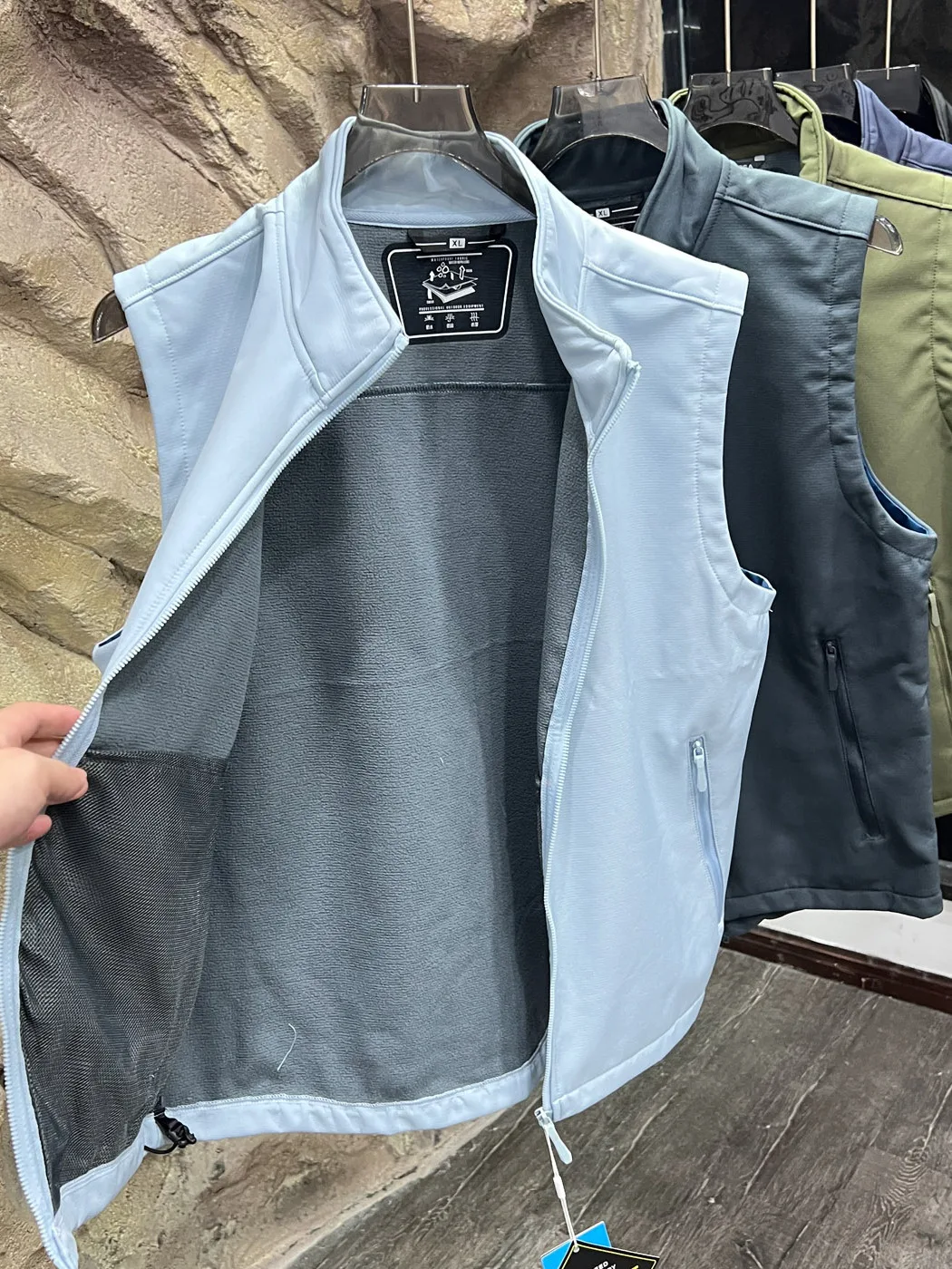 Men's Outdoor Softshell Fleece Vest Warm Plush Stand Collar Windproof Water Resistant Autumn Winter Casual Style Polyester Fiber