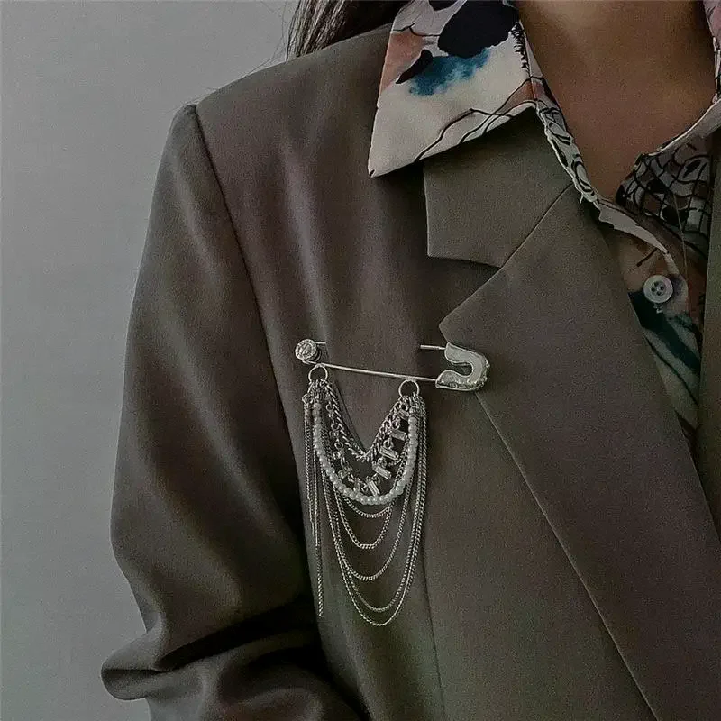 Vintage Tassel Pearl Brooches Exquisite Suit Coat Clothing Accessories Elegant Pins For Women Versatile Simple Corsage Gifts