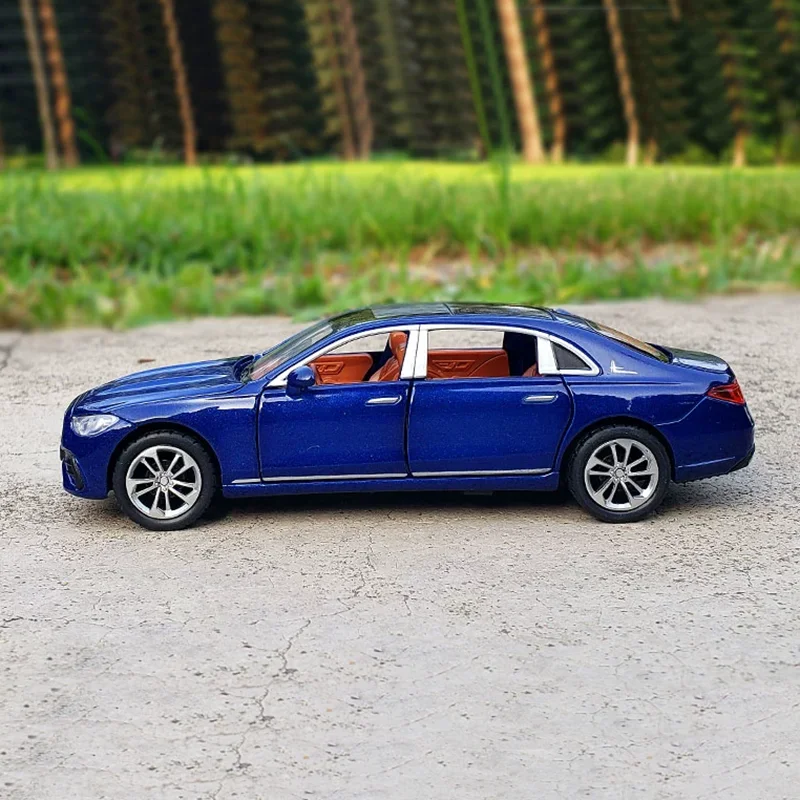 1:32 Alloy E-Class E300 L Car Model Diecast Metal Vehicles Car Model Simulation Sound and Light Collection Kids Gifts Toy