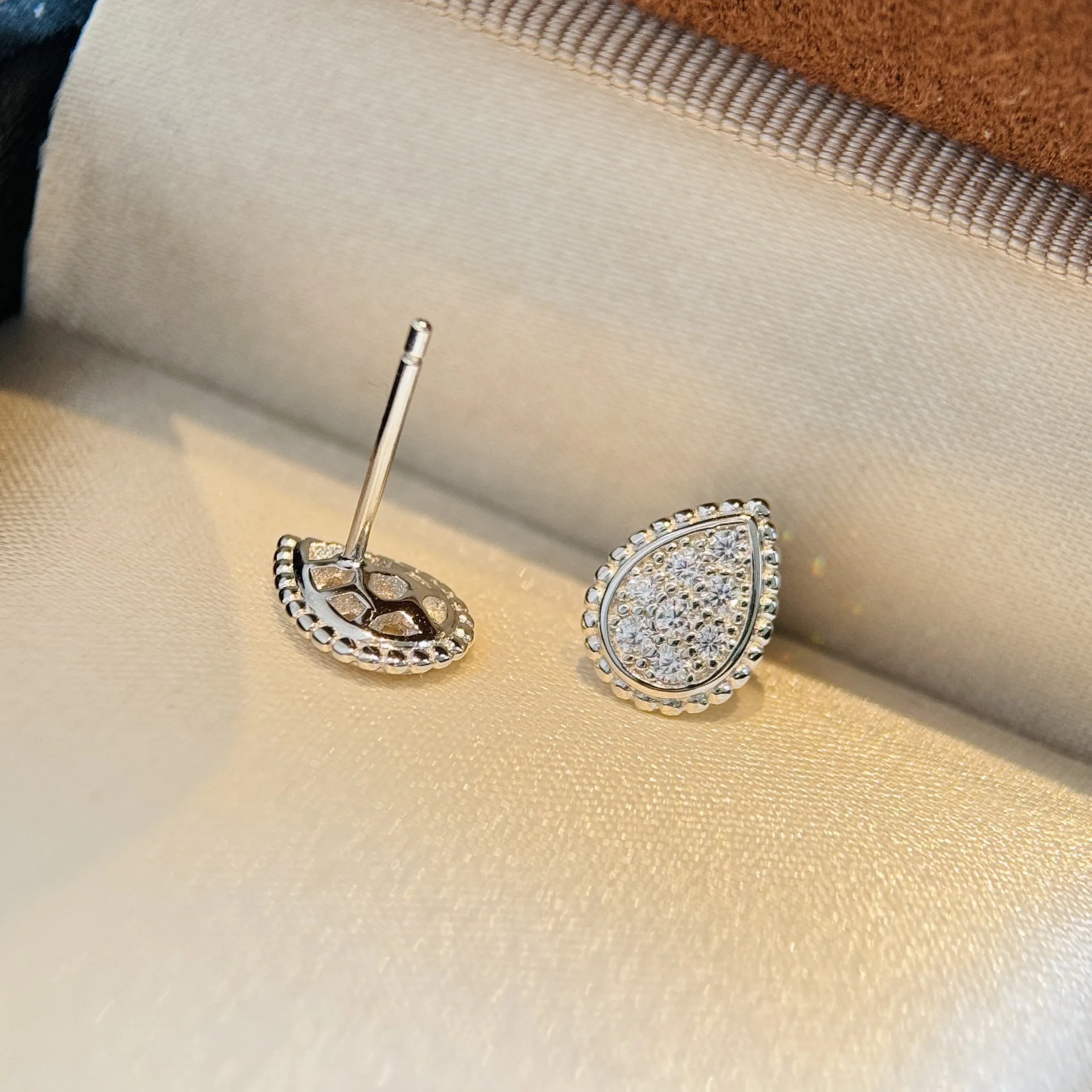 2025 New Fashion S925 Famous Brand Earnail Fashion Personality Shining Simple Gift Party Luxury Jewelry Gift Party