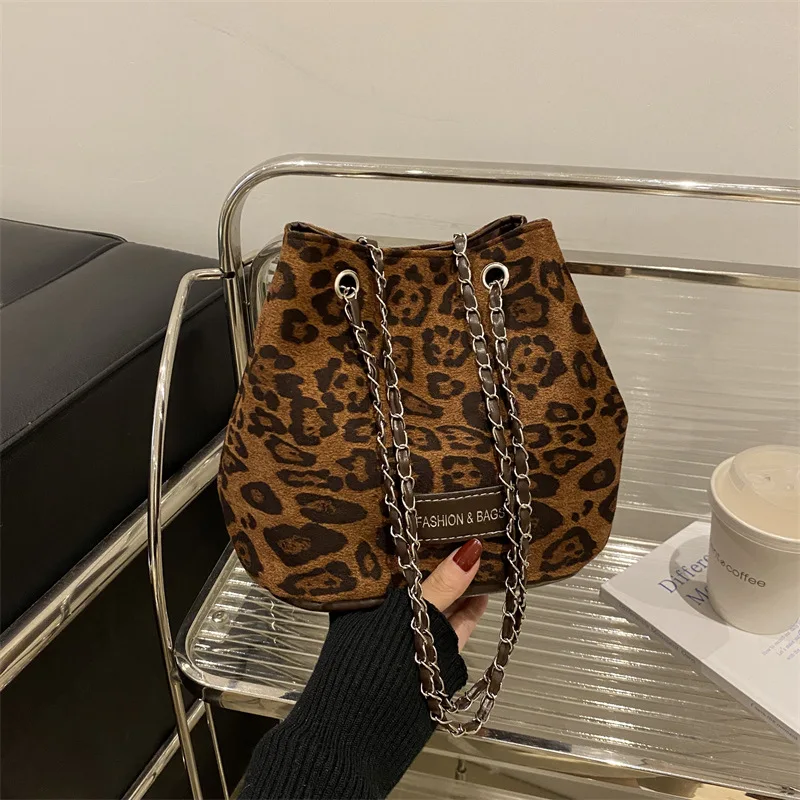 Leopard Print Soft Surface Large Capacity 2024 Pumping Belt Fashionable Retro Foreign Style Commuting Shoulder Bucket Bag