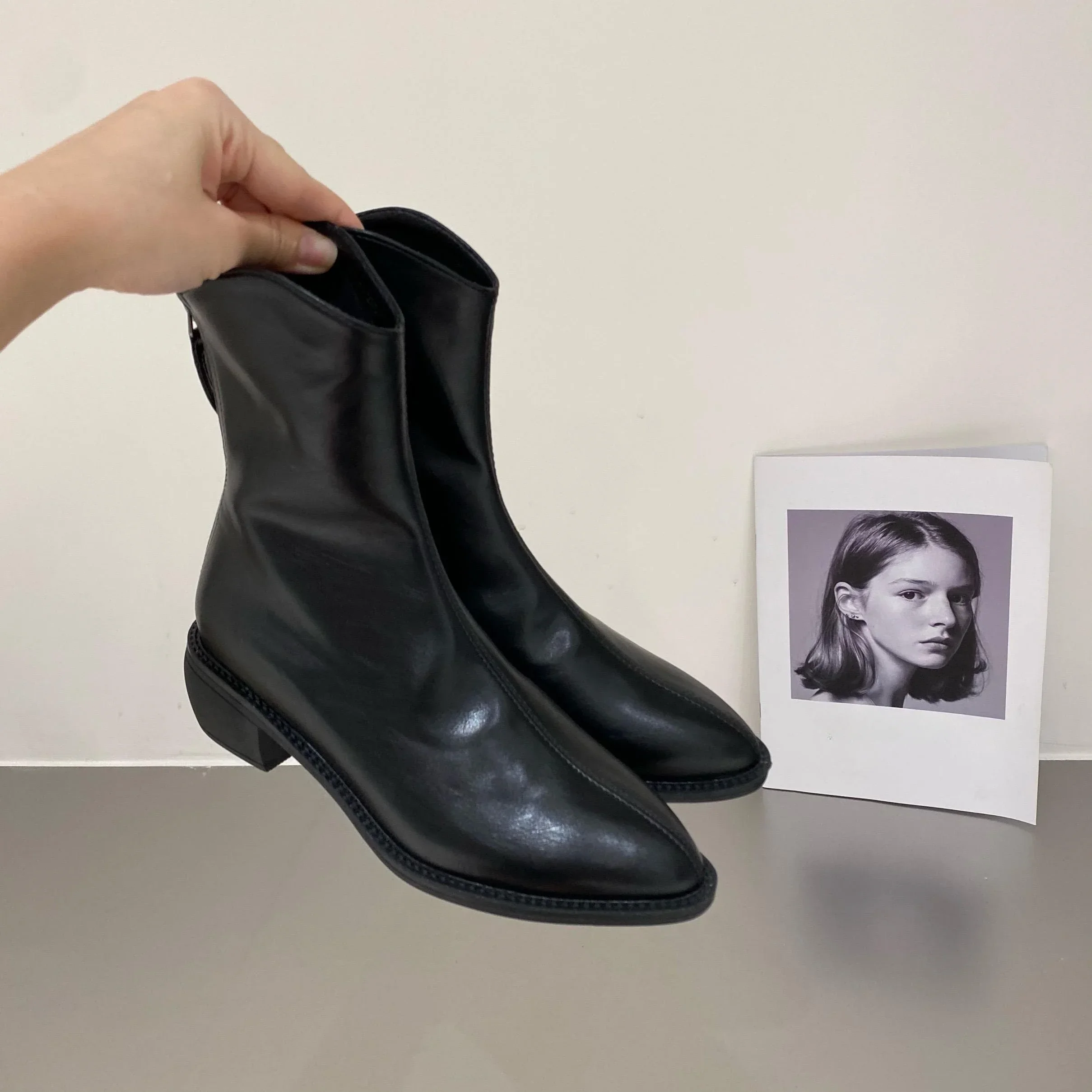 Schwarze Stiefeletten für Frauen elegant mit mittleren Absätzen Frau kurze Schuhe wasserdichte Designer Luxus hochwertige Herbsts tiefel