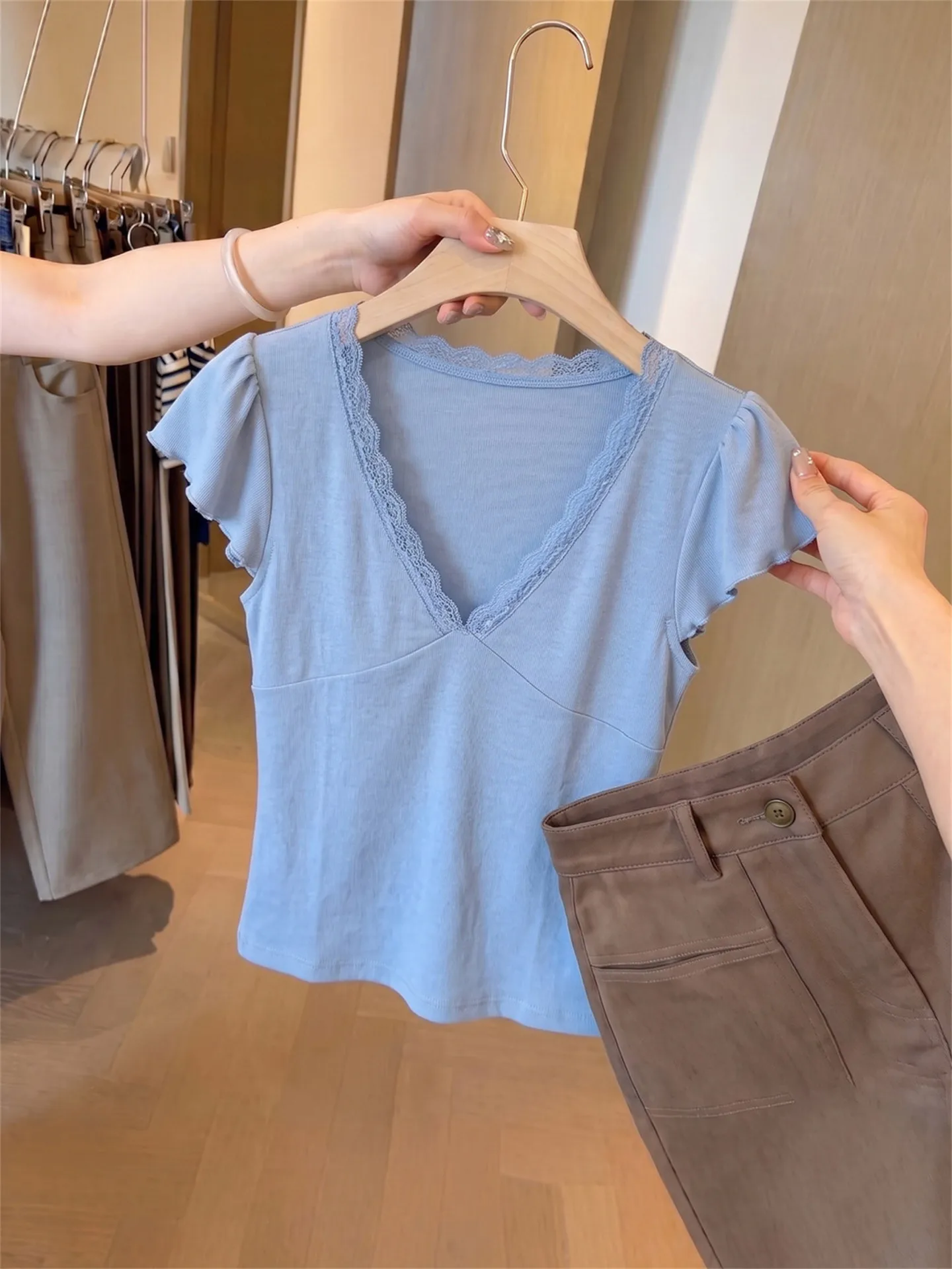 Unique Blue Lace Trim Short Sleeve T-Shirt Women's Summer Slim Fit Distinctive Style Commute Fashion Knitted V-Neck Top