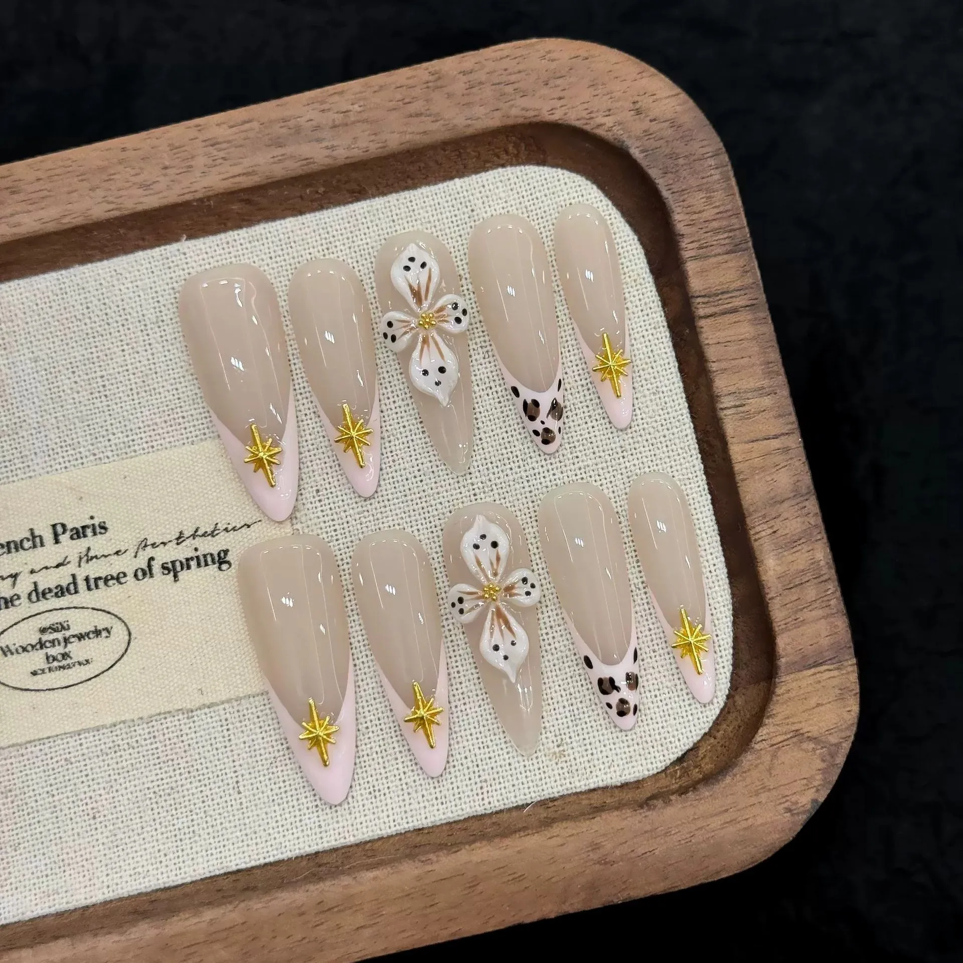 Uñas postizas talladas francesas de leopardo hechas a mano, cubierta completa, decoración de diamantes de imitación, puntas de uñas postizas largas de otoño de almendra