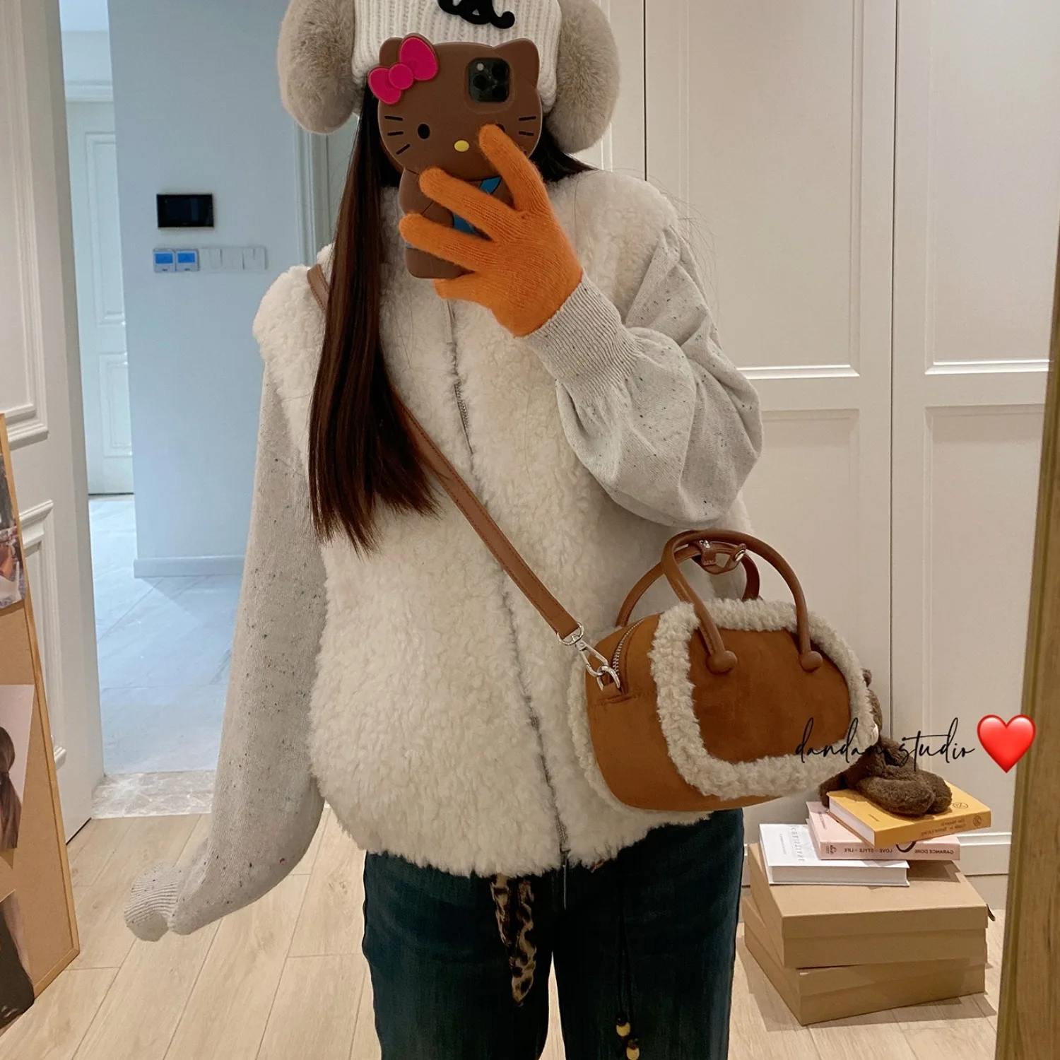 

Шикарная женская куртка на молнии с воротником-стойкой из овечьего меха, верхняя одежда из искусственной замши, универсальное модное зимнее пальто для поездок на работу