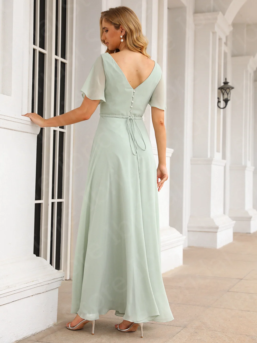 Abiti moderni semplici in Chiffon alla menta con scollo a V abiti da festa di nozze maniche corte della sposa Back Out