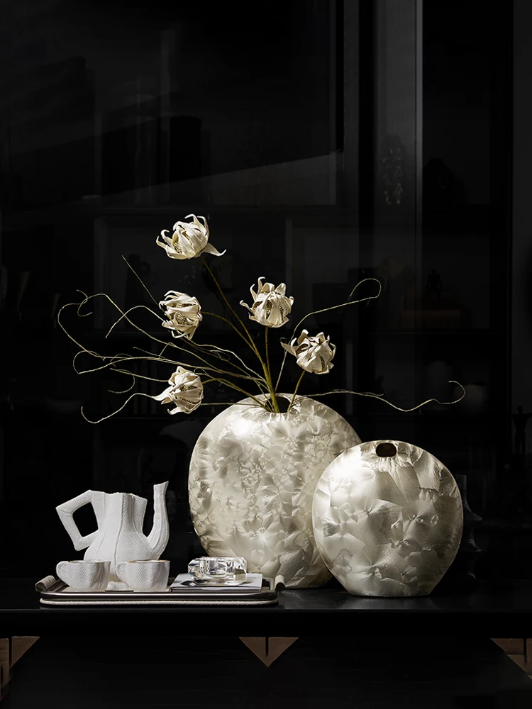 Italian light luxury high sense minimalist model room dining table living room decoration flower ware