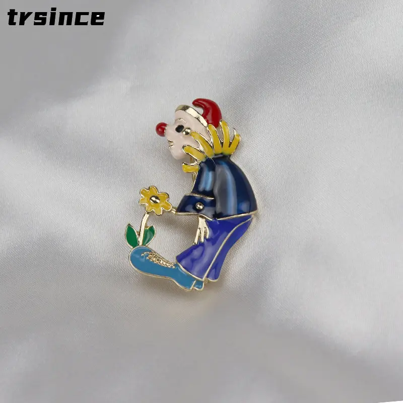 Antique Circus Collection Souvenir Brooches Clowns Witches Enamel Brooches for Women Designer Corsage Clothing Accessories