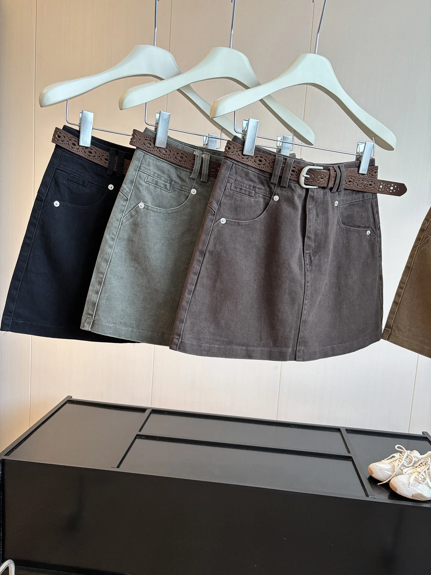High Waist A-Line  Skirt Women's Fashion Autumn 2026 Belted Versatile Short Skirt Slimming Effect American Retro Style