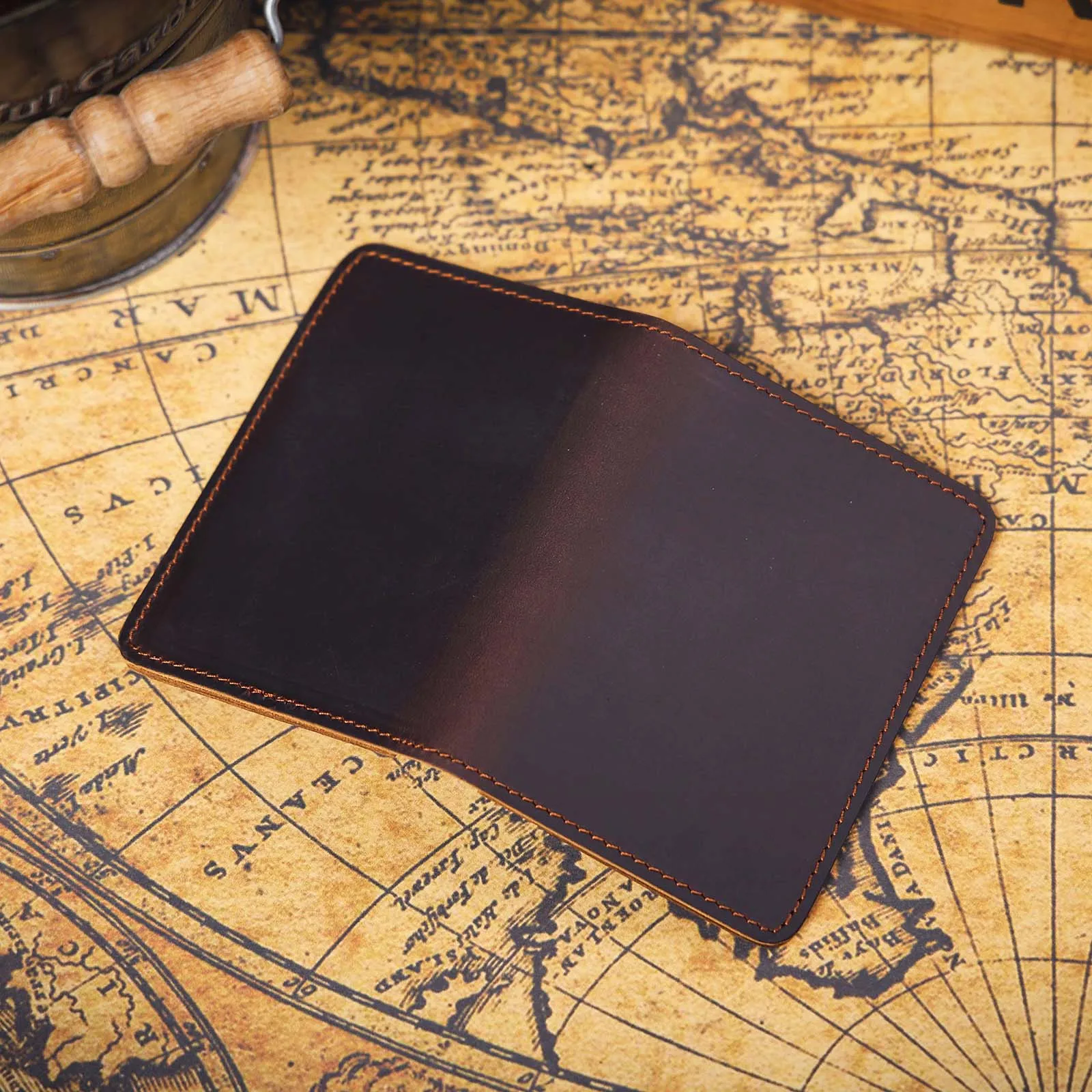 Echtleder-Kartenetui, einfache Mini-Geldbörse von Crzay House Leather, perfekt zum Tragen von Bargeld und Karten – Detail 9