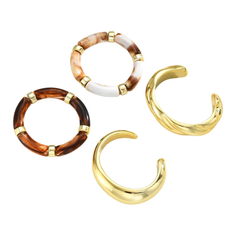 4 Stück Vintage minimalistische elegante braune Harz elastische Armreif Set Gold Farbe glatte offene Armbänder für Frauen täglichen Urlaub Schmuck