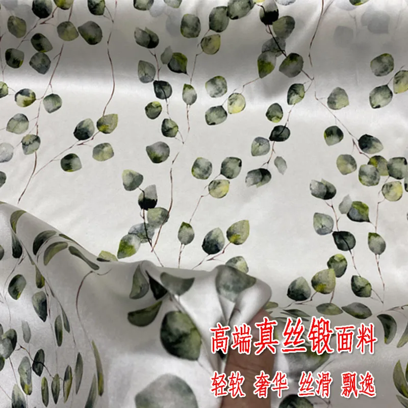 Tessuto Cheongsam per camicia con gonna stampata a fiori e piante in raso elasticizzato di seta da 19 momme