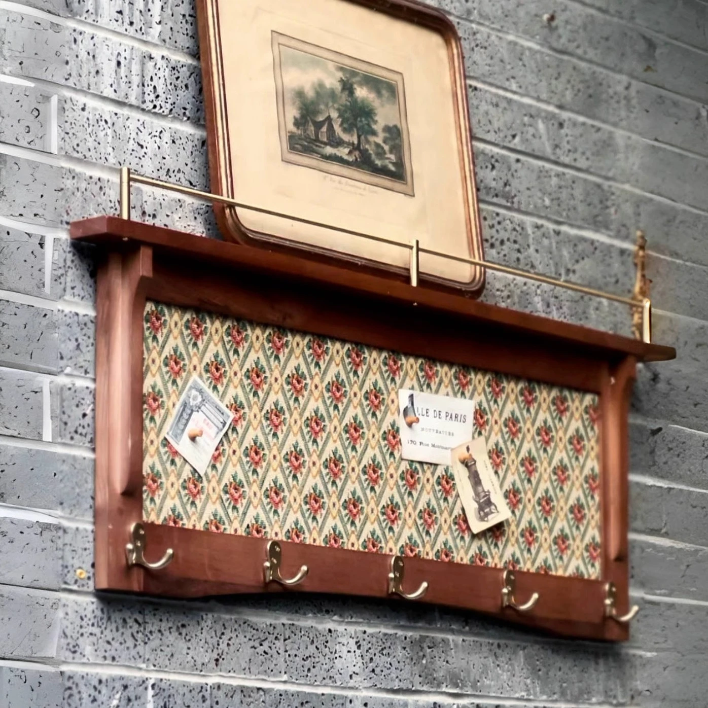

Vintage French Wood Hook Shelf, Wall Mounted Coat Rack with 5 Brass Hooks, Suitable for Hanging in The Entryway, Living Room