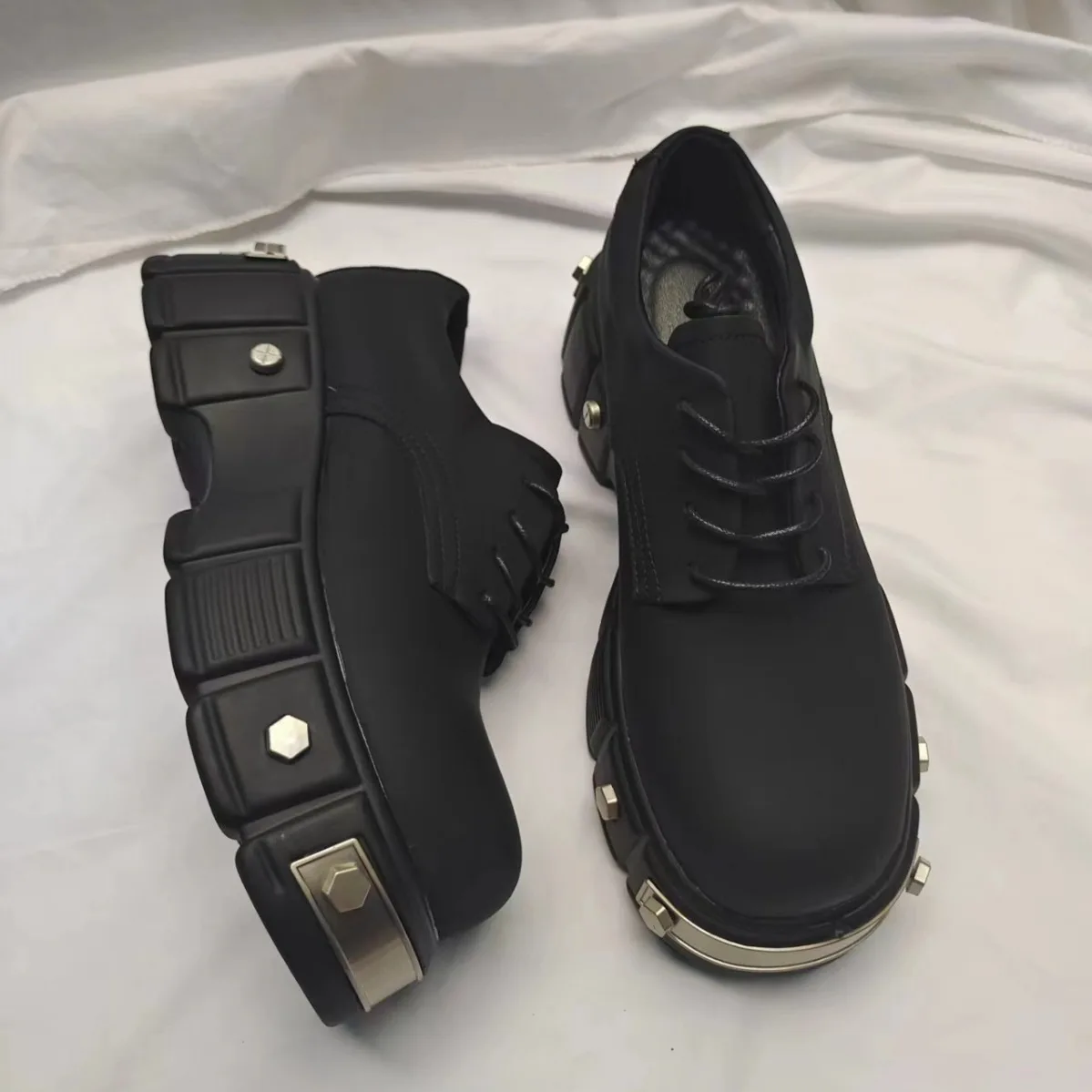 Women Cowhide Metal Rivet Heavy Industry Fashion 2024 New Spring and Autumn Men Ins Iron Elements Big Head Shoes Niche Couple