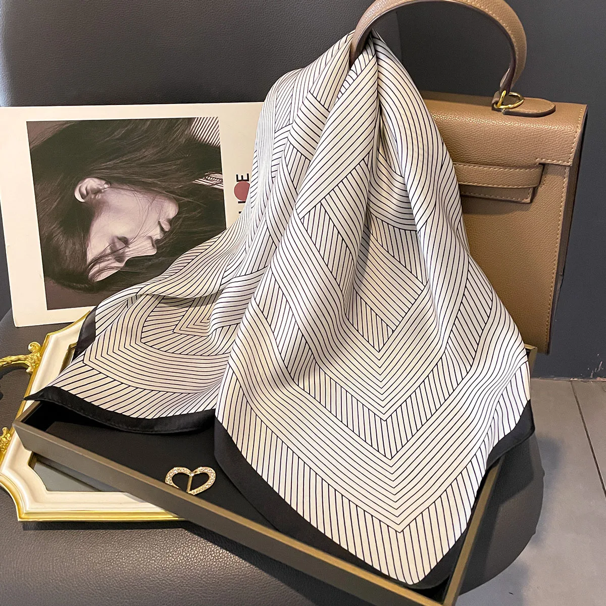 ผ้าโพกศีรษะผ้าซาตินนุ่มสำหรับสตรีผ้าผ้าพันคอสี่เหลี่ยมจัตุรัสผ้าไหม Sablon Bunga หรูหรา2024ผ้าคาดศีรษะฮิญาบสตรีผ้าพันศีรษะ