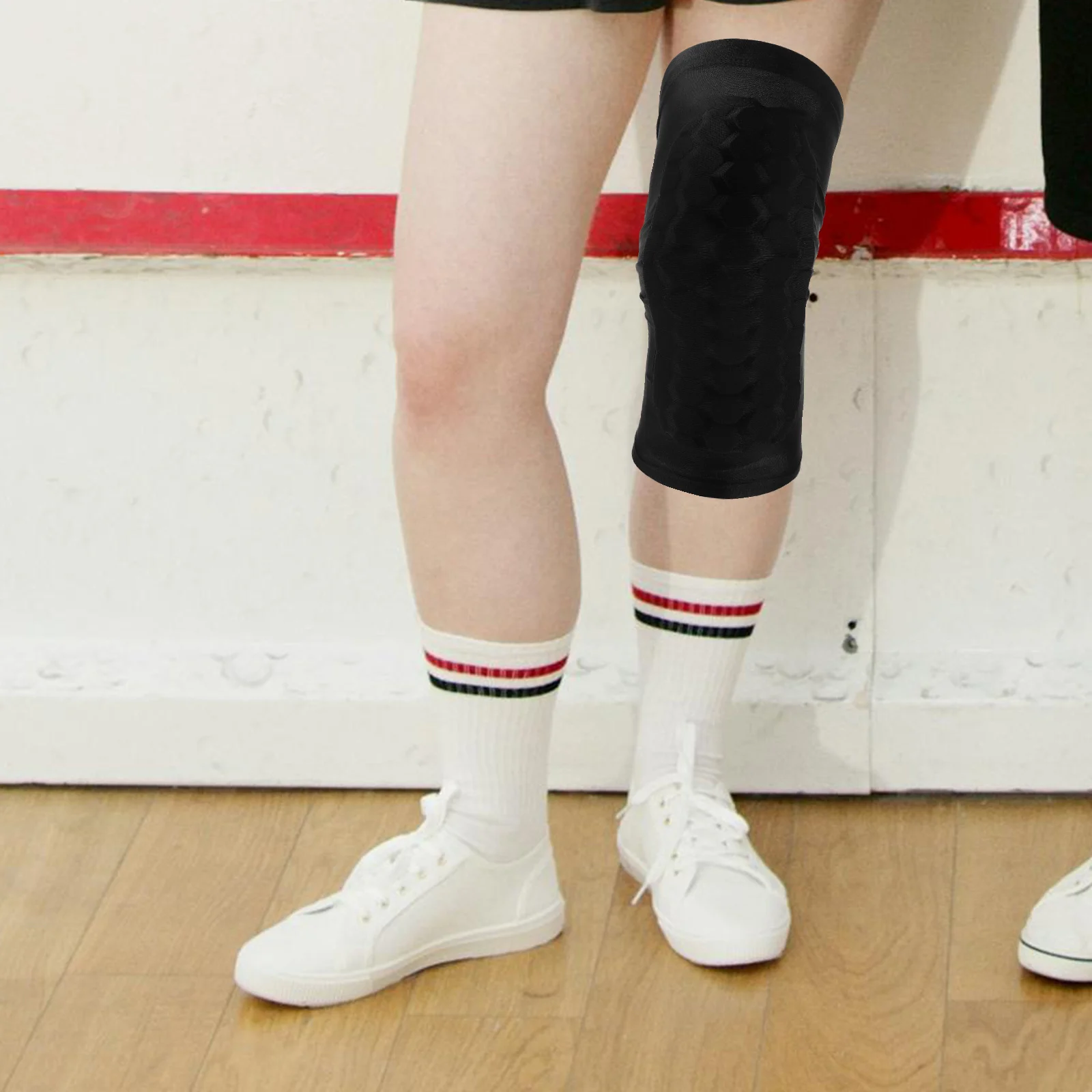 

1Pair Snug Fit Calf Guards Soccer Basketball Breathable Comfort Shin Guards Men Women Football Leg Sleeves Shin Guard