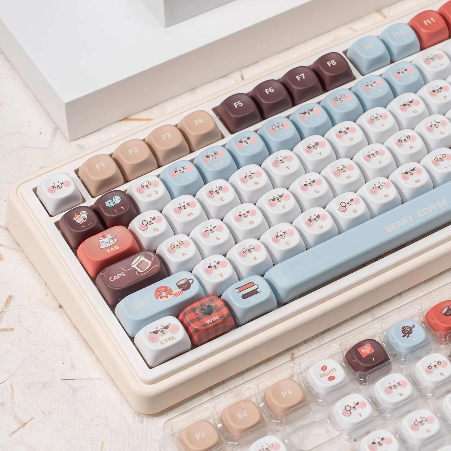 

Coffee Bear Keycap MOA Profile Cute Emoji Keycaps Thermal Sublimation PBT Customized Mechanical Keyboard Caps 61/68/75/87/98/108