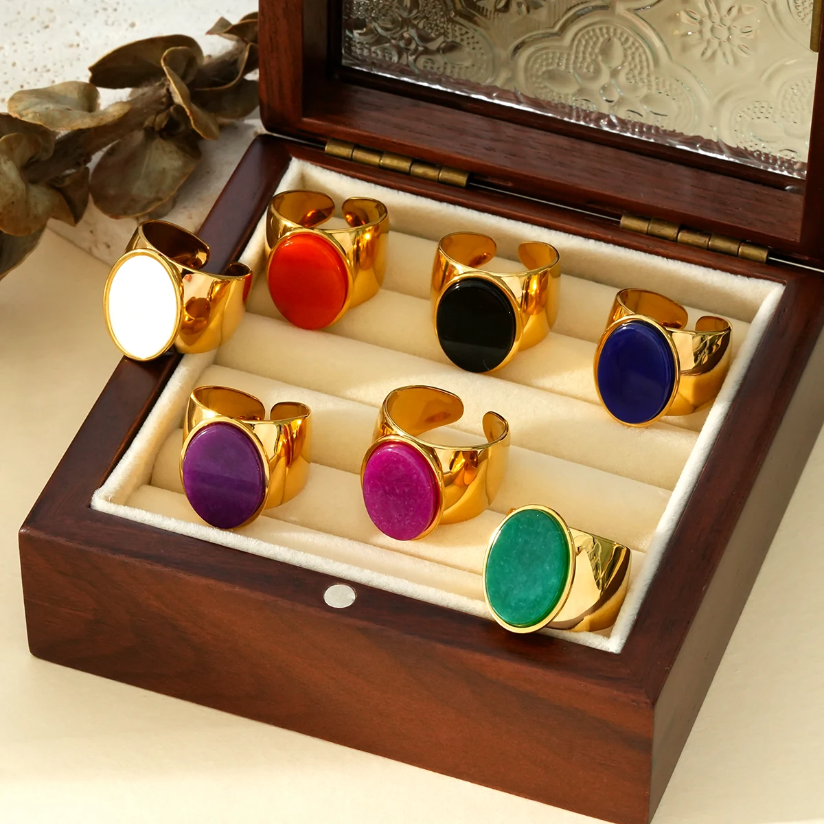 Fashionable and simple stone-set 14k gold-plated stainless steel ring, suitable for women in formal and grand occasions.