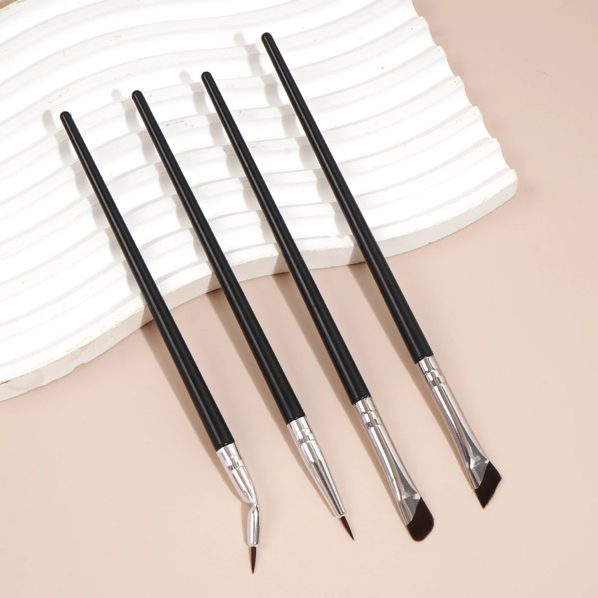 MAANGE 4PCS Set di pennelli per trucco professionale per occhi Ombretto Pennello per sopracciglia Lama Eyeliner Contorno Pennelli per trucco Strumento per trucco