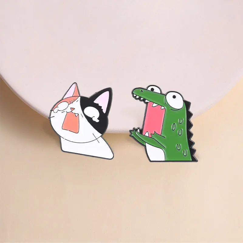 Cartoon Big Mouth Crocodile Cat Brooch Screaming Small Animal Metal Badge Backpack Clothing Decor Kawaii Fun Accessories Pin