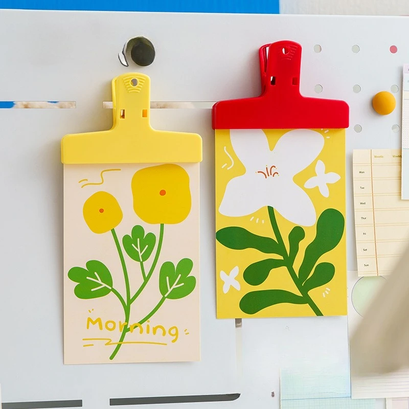 1-5 pieces of colored clips that can be used to hang magnetic-inside-inside office file storage clips and sticky note clips