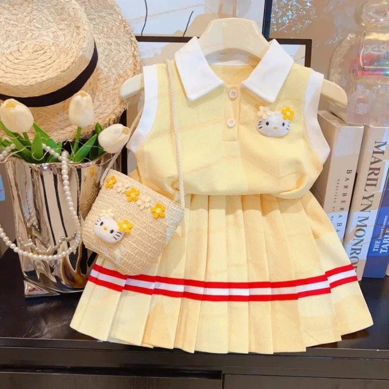

Anime Hello Kitty Girls Suit Sleeveless Polo Shirt Pleated Skirt Two-Piece Set Jk College Style Pure Cotton Two-Piece Set Gift