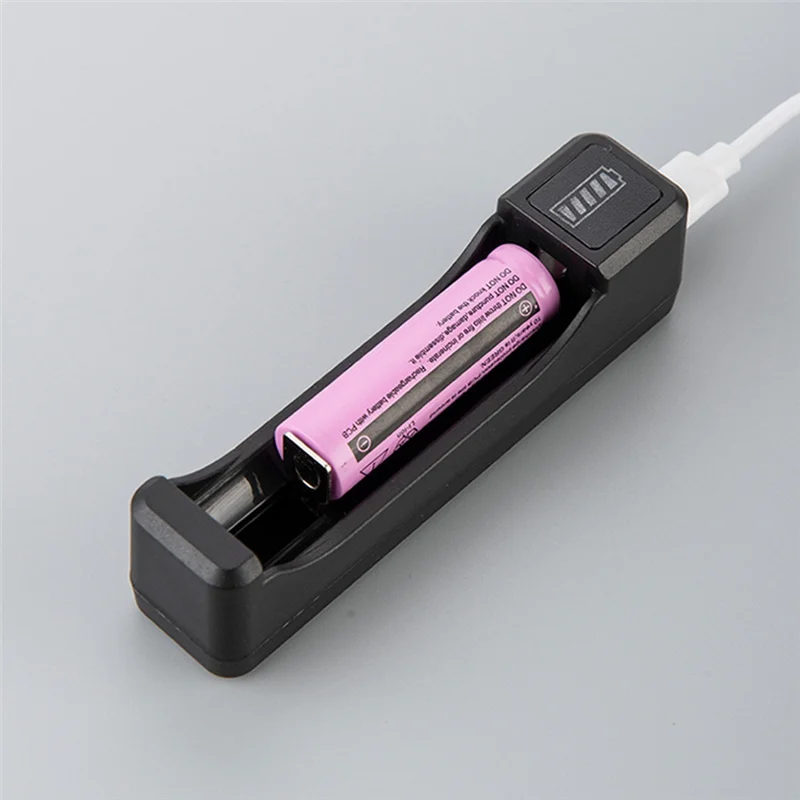 18650 Fast Charger พร้อมสายเคเบิล Type-C 4.2V แบตเตอรี่ลิเธียมอัจฉริยะสําหรับ 14500 26650 18650 แบตเตอรี่ 1 ช่อง